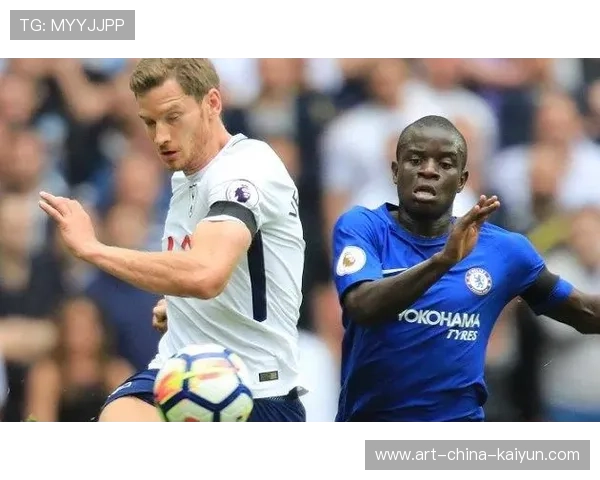 卡瓦尼深夜独自跑步被粉丝偶遇