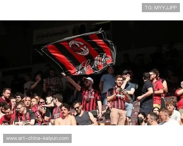 AC米兰前场逼抢奏效，特奥凌空扫射被扑