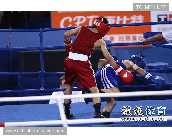 拳击重炮型选手第四回合爆冷击倒对手震动全场